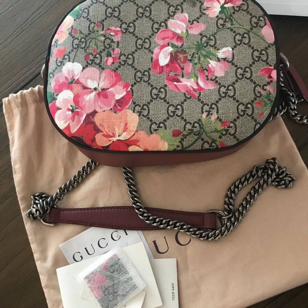 Bloom gucci chain cross body.